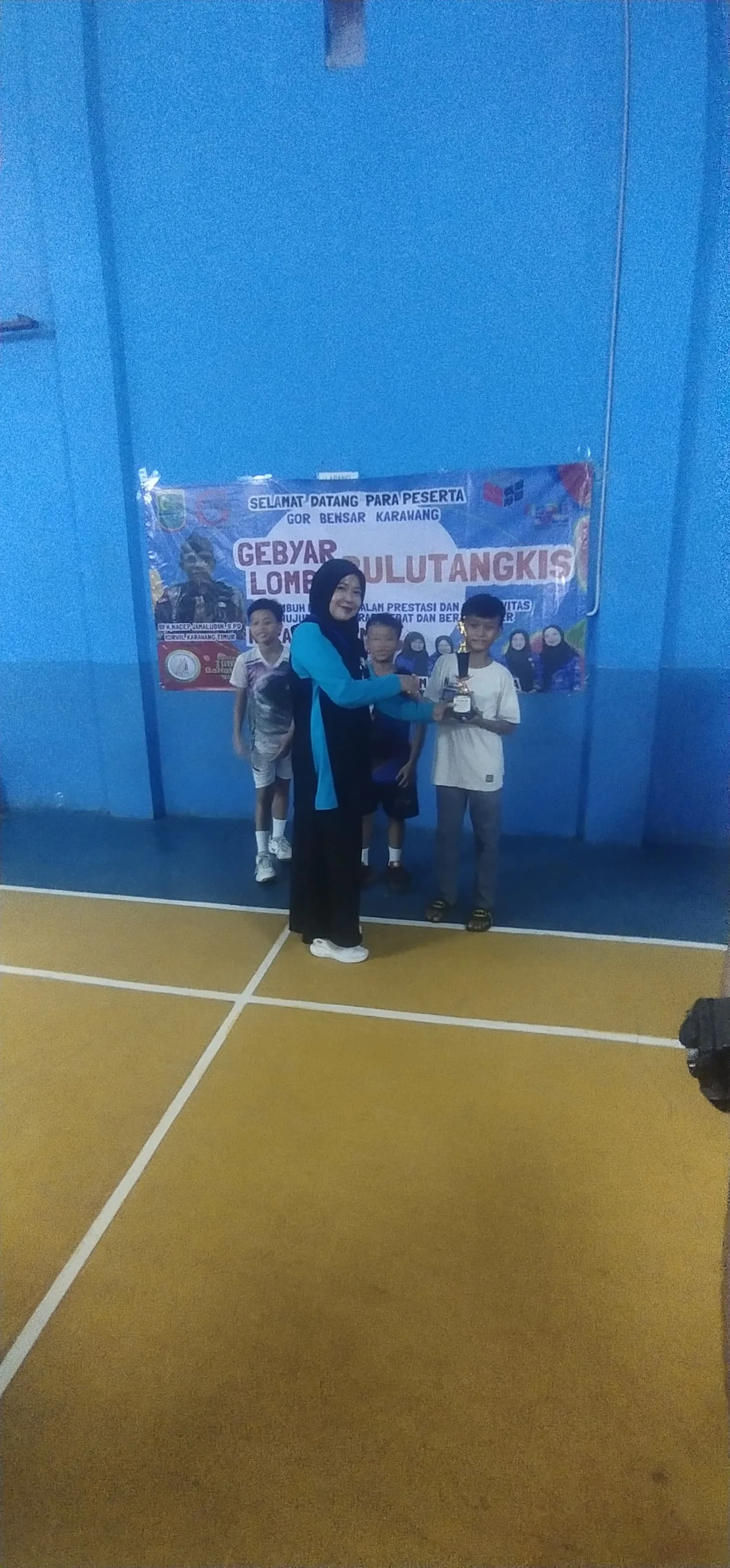 Juara III Badminton Putra