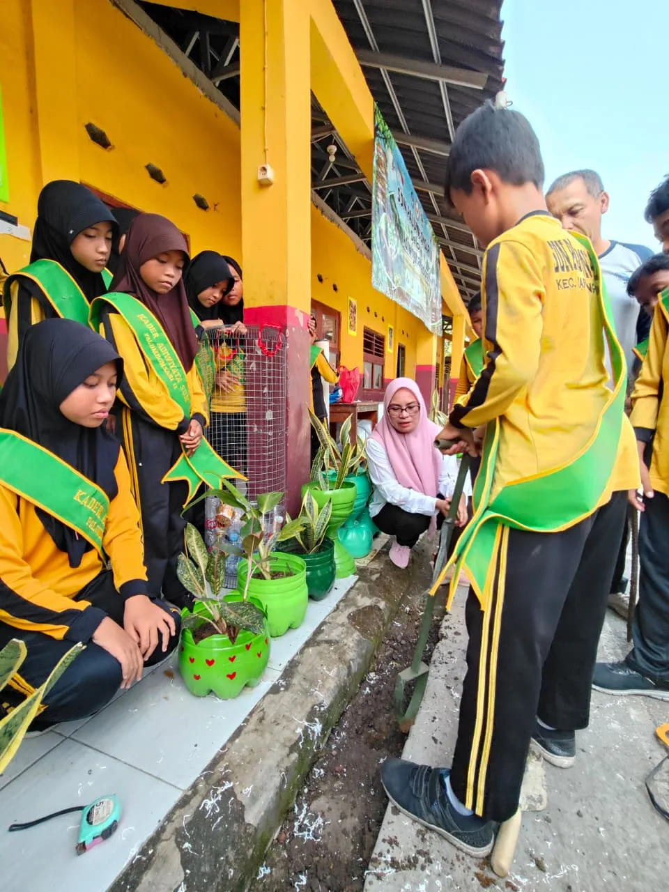 Pembuatan Lubang Biopori